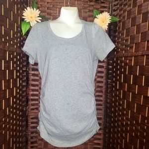 Michael kors blouse color gray good conditis beautiful it has a design on the si